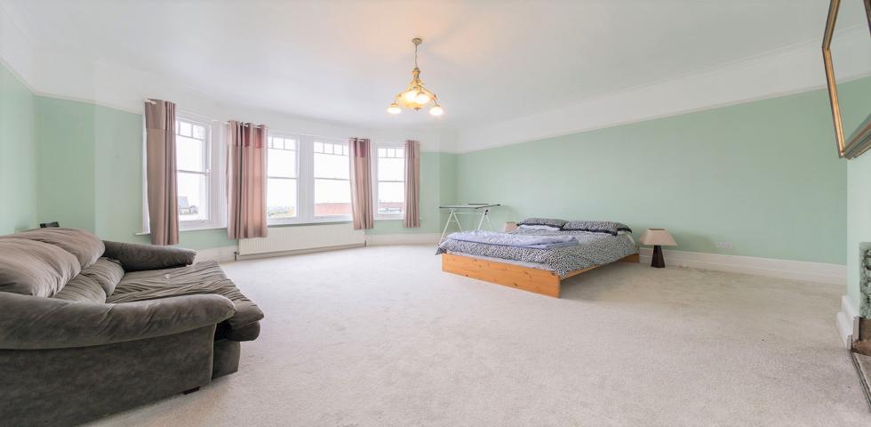 			3 Bedroom, 1 bath, 1 reception Flat			 Mill Lane, West Hampstead, WEST HAMPSTEAD